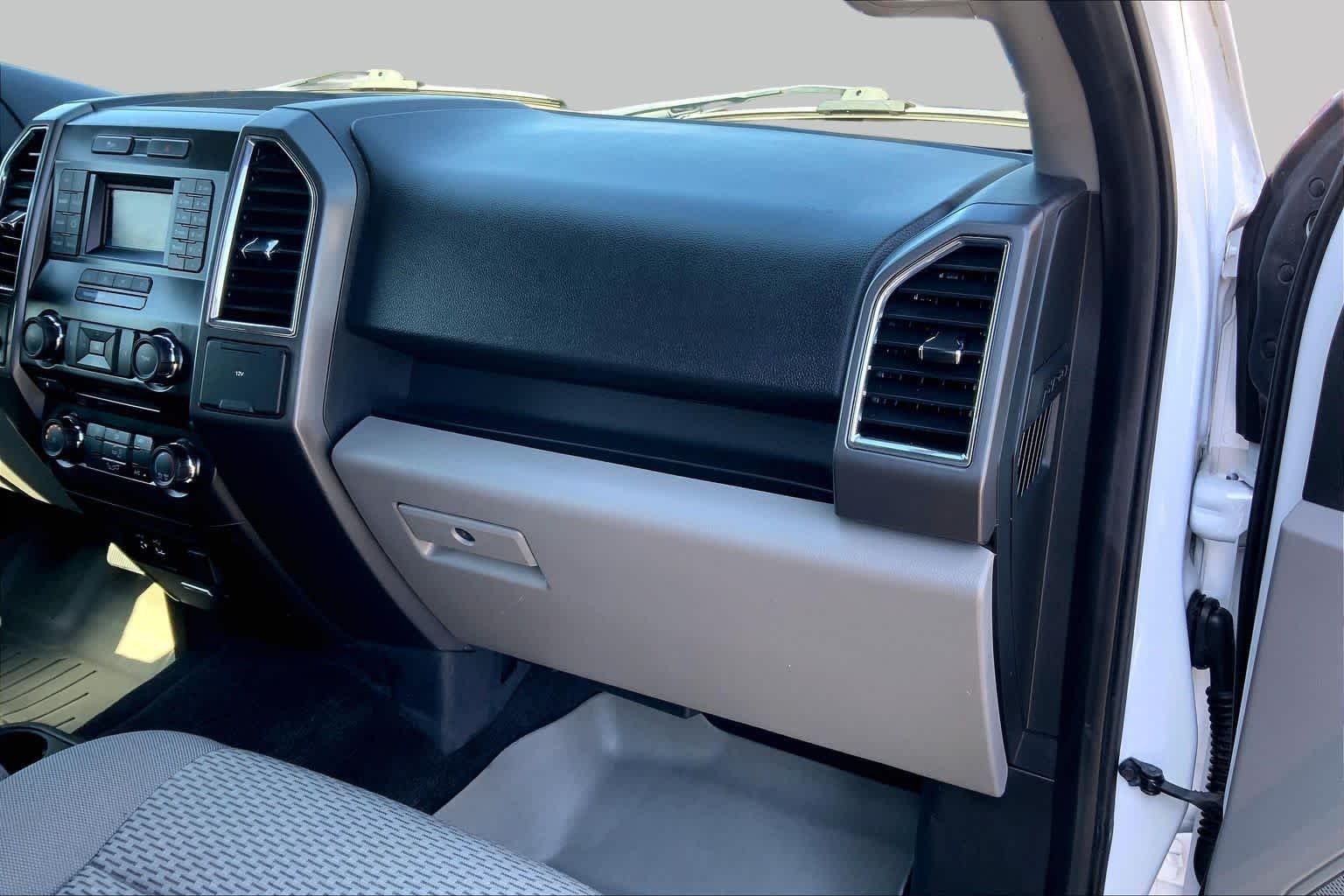 Used 2015 Oxford White Ford XLT image 18