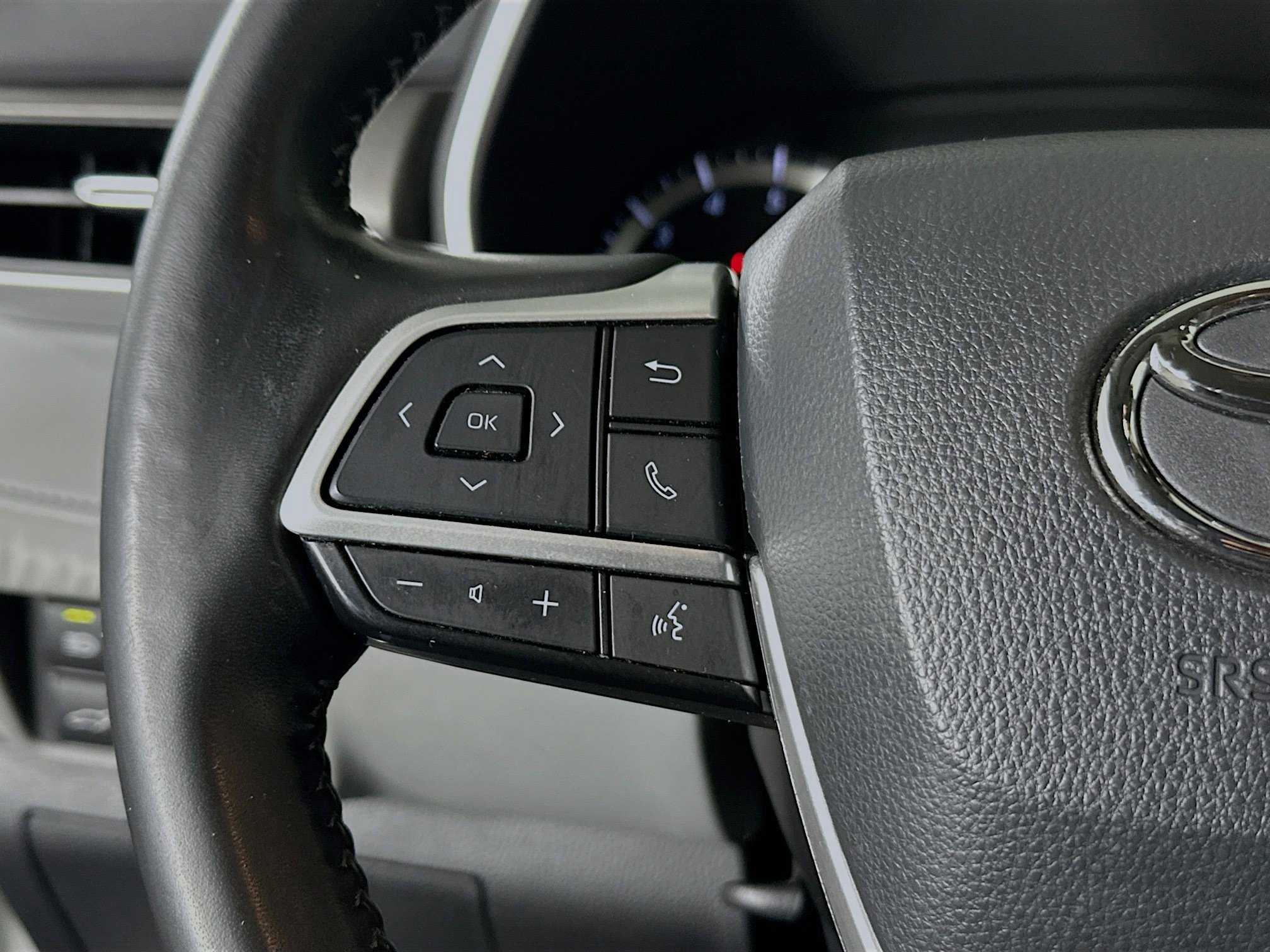 Used 2023 Celestial Silver Metallic Toyota XLE image 16