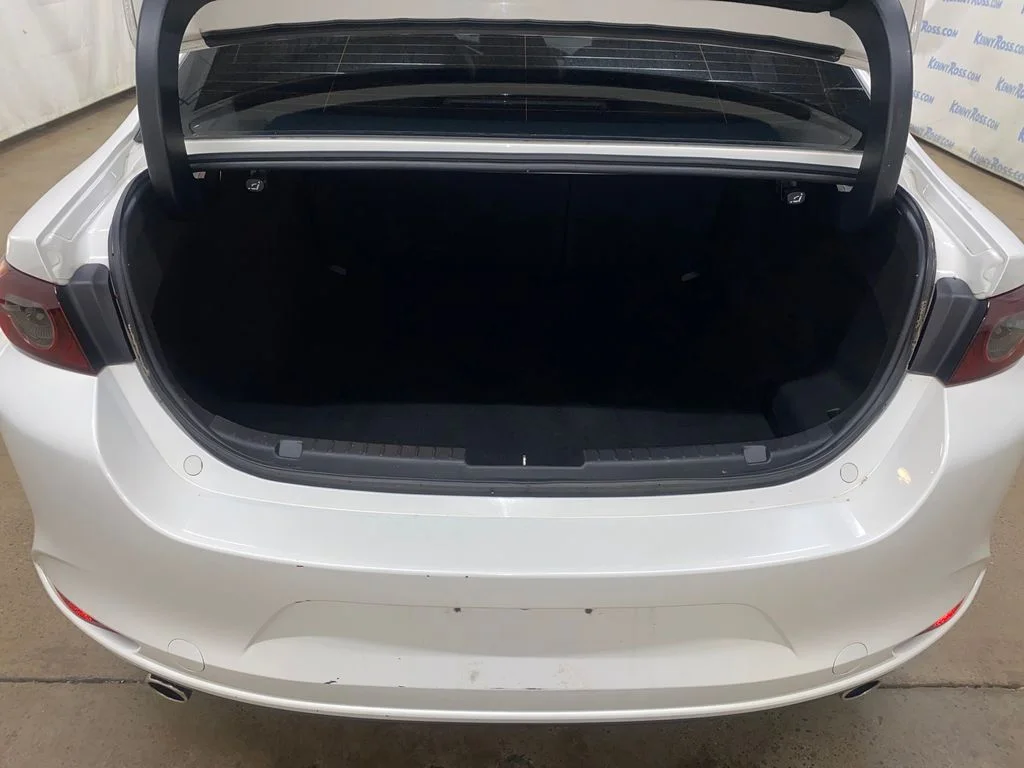 Used 2020 White Mazda Preferred image 16