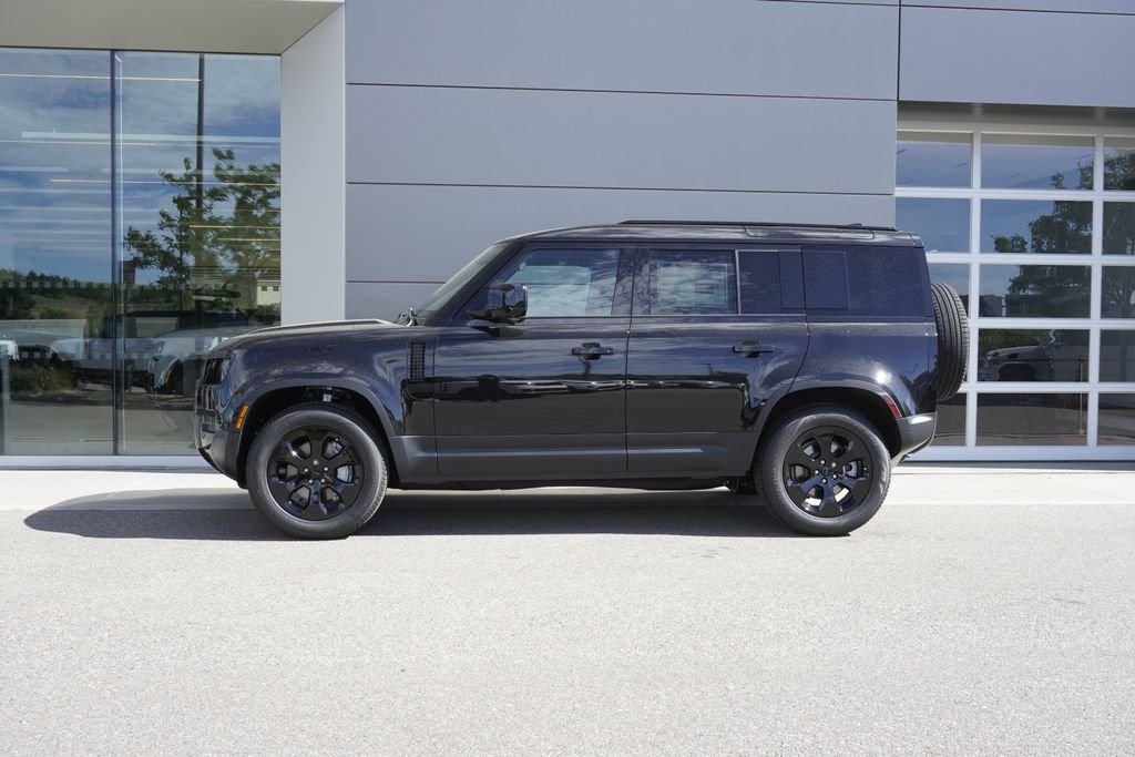 New 2026 Santorini Black Land Rover S image 8