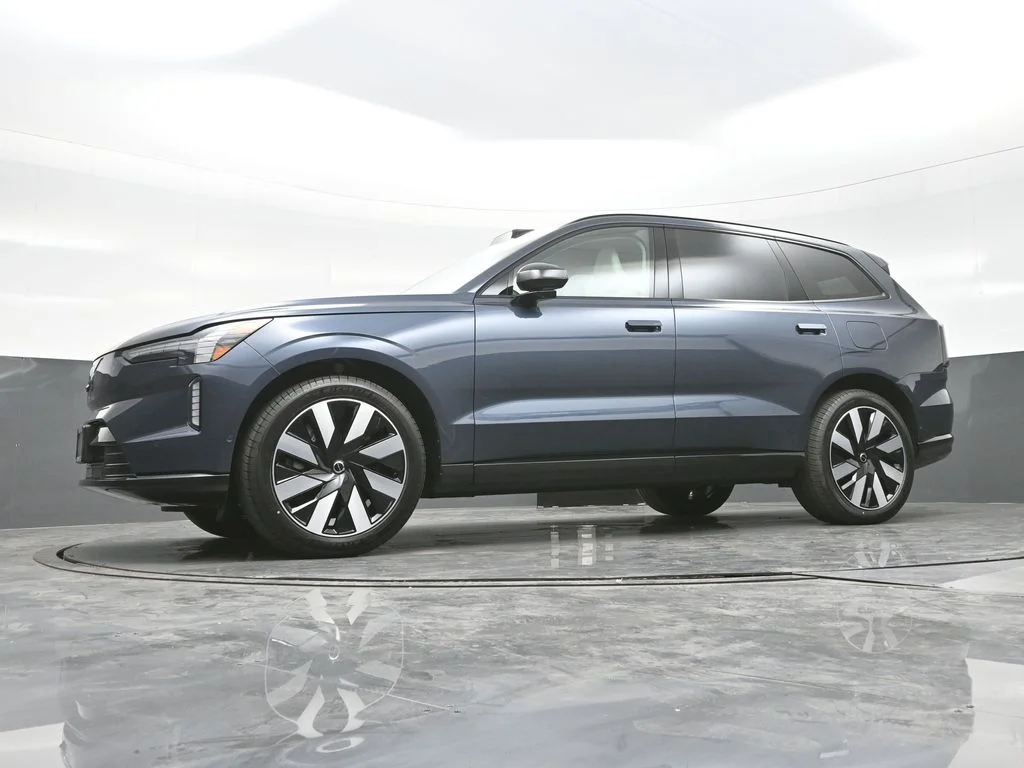 New 2025 Denim Blue Volvo Ultra image 11