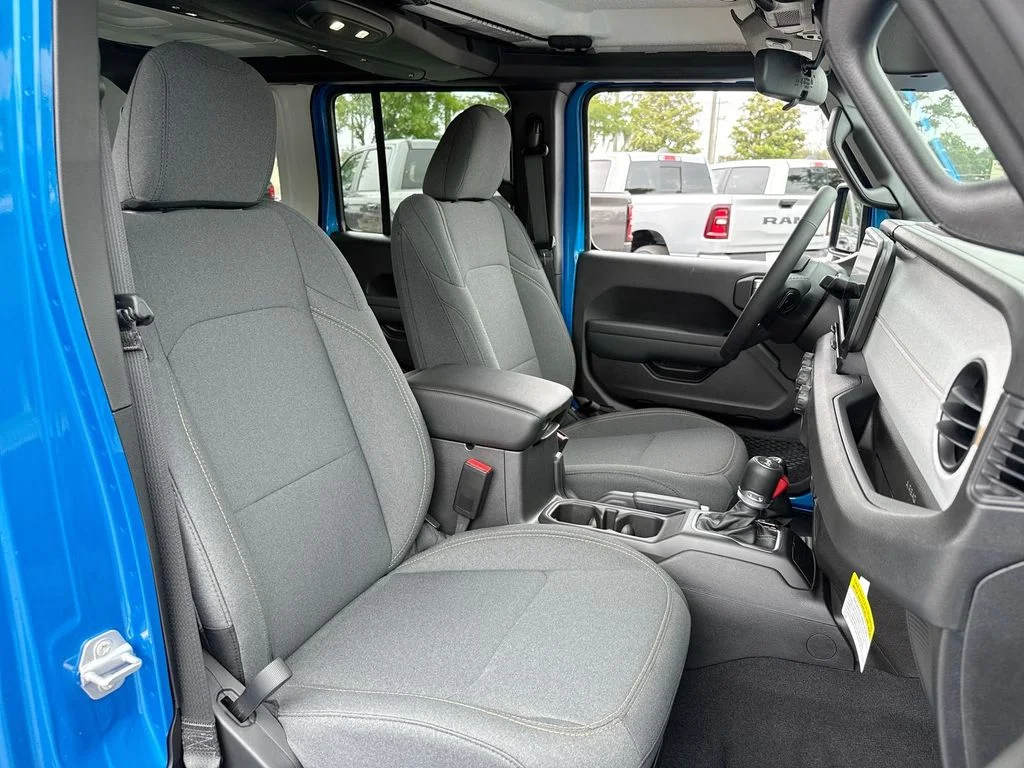 New 2026 Hydro Blue Pearl-Coat Exterior Paint Jeep Sport S image 28
