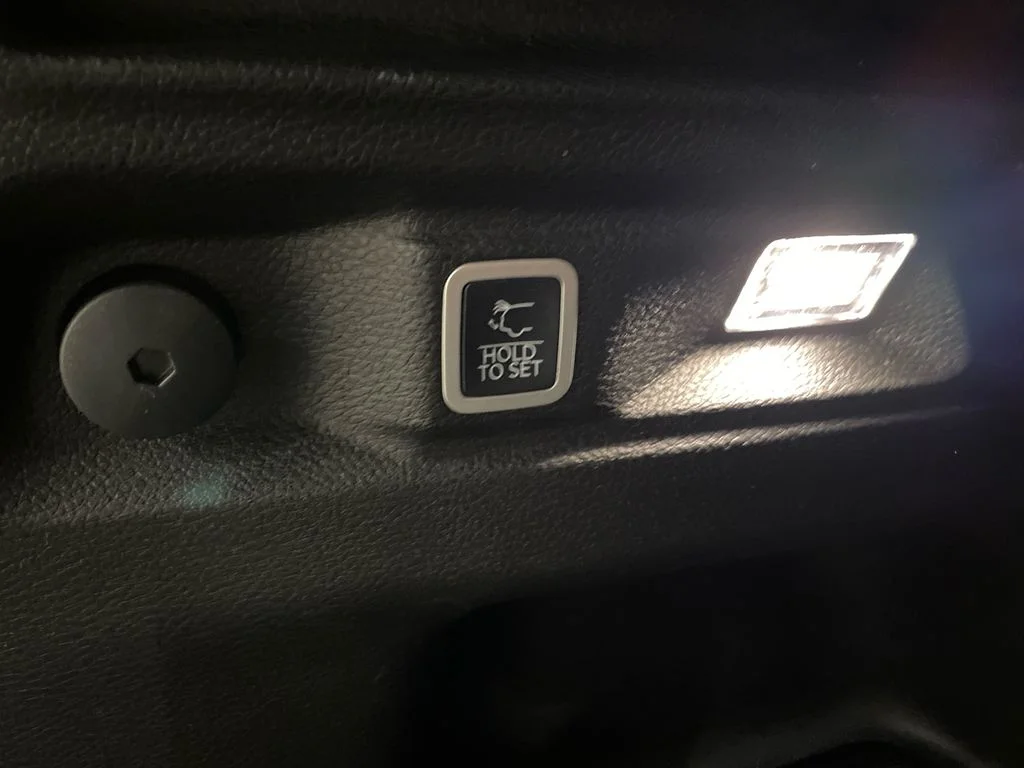 Used 2024 Velvet Red Pearlcoat Jeep Altitude X image 9