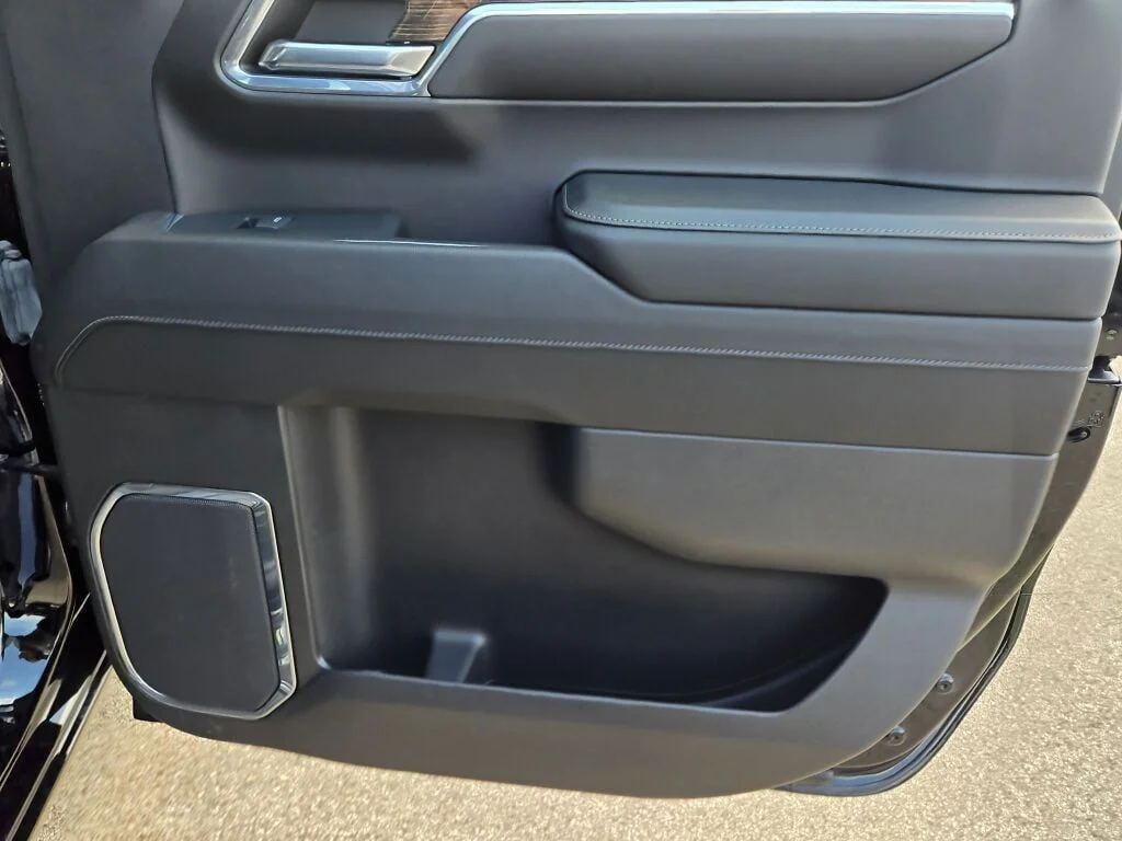 Used 2024 Black GMC Elevation image 9