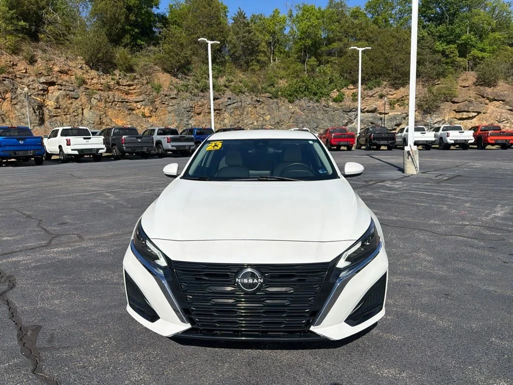 Used 2023 White Nissan 2.5 SV image 2
