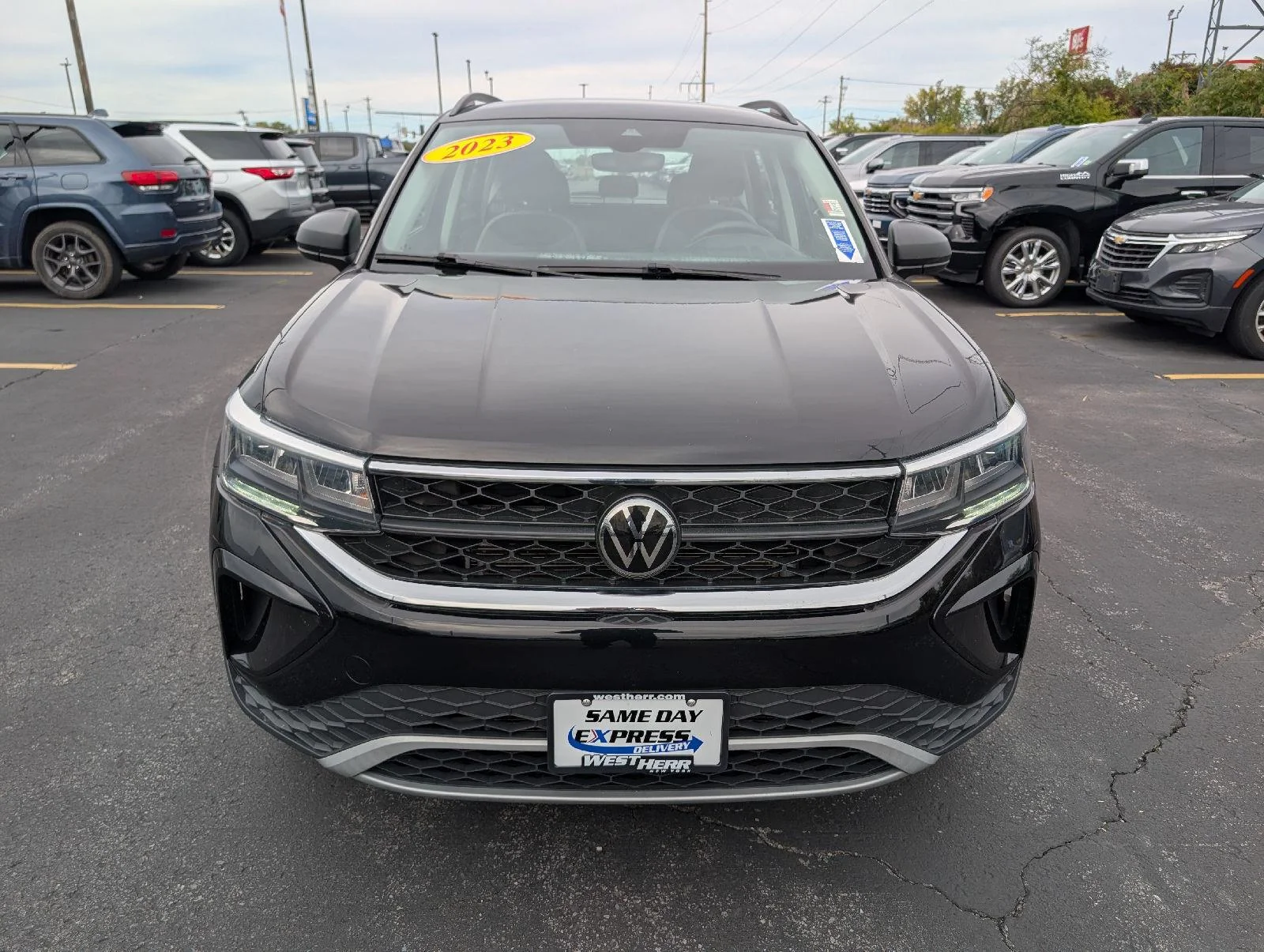 Used 2023  Volkswagen S image 2