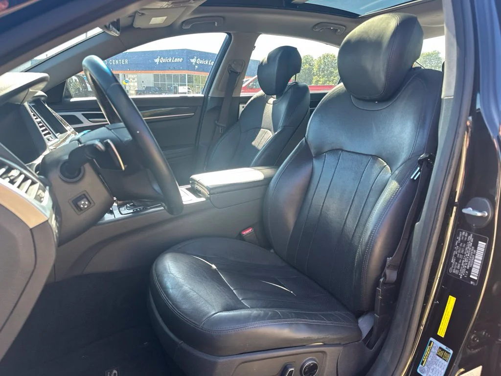 Used 2015 Black Hyundai 3.8 image 11