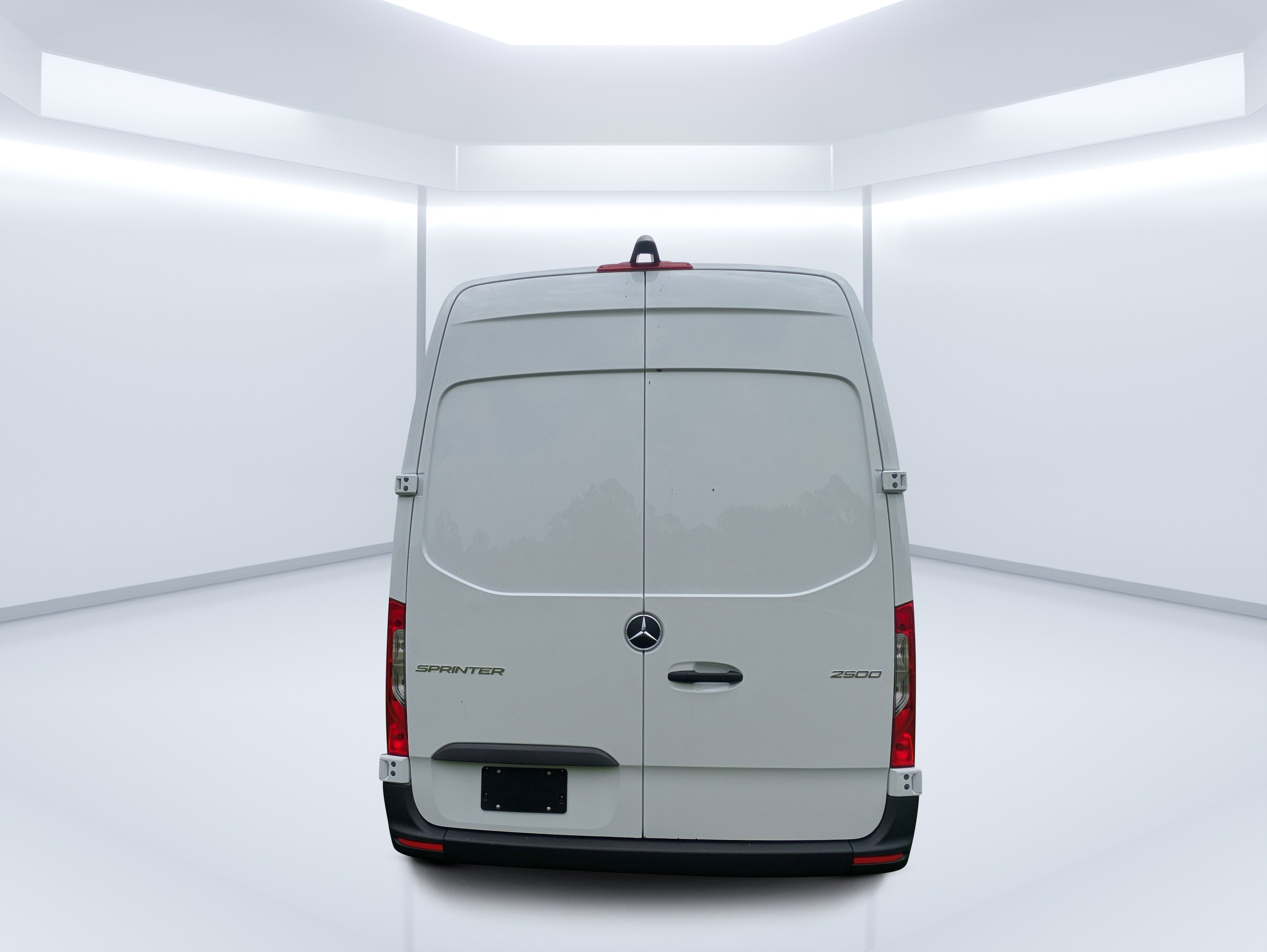 New 2026 Arctic White Mercedes-Benz Cargo 170 WB image 4