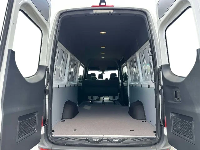 New 2026  Mercedes-Benz Crew 170 WB image 13