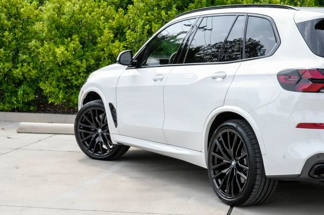 Used 2026 Alpine White BMW xDrive40i image 13