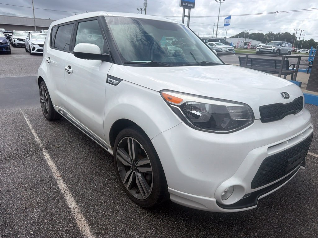 Used 2016 White Kia Plus image 3