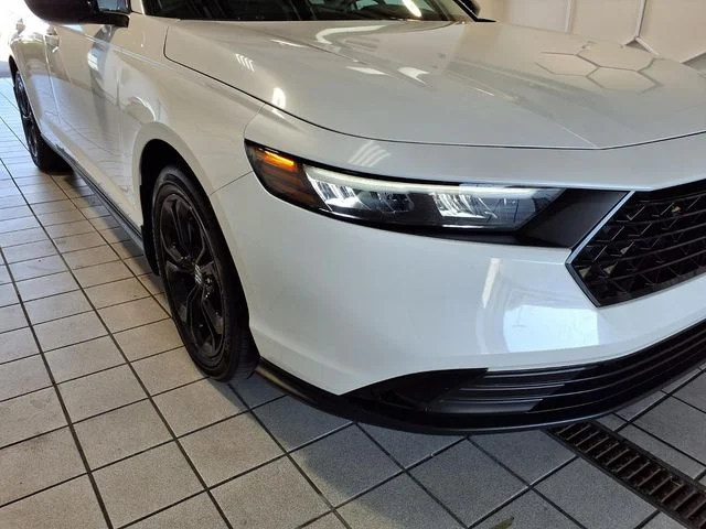 Certified Used 2025 Platinum White Pearl Honda SE image 21