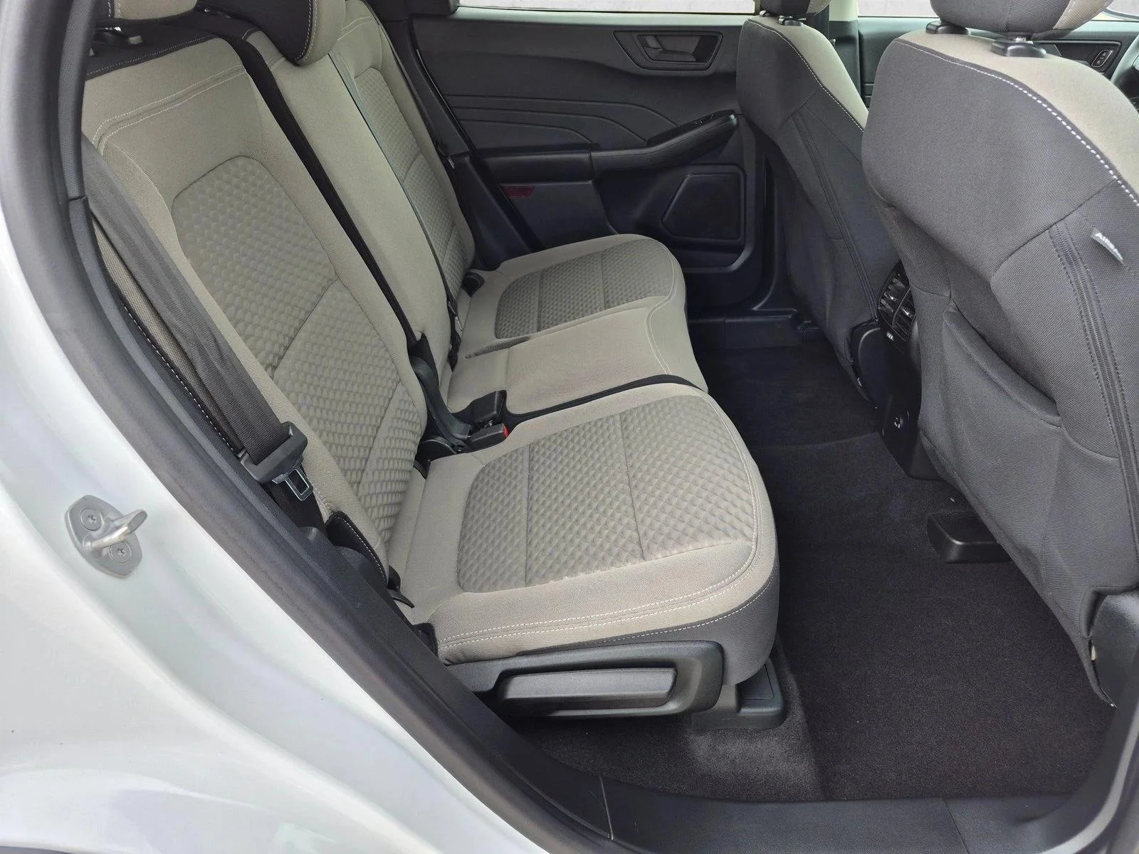 Used 2022 Oxford White Ford SE Hybrid image 18
