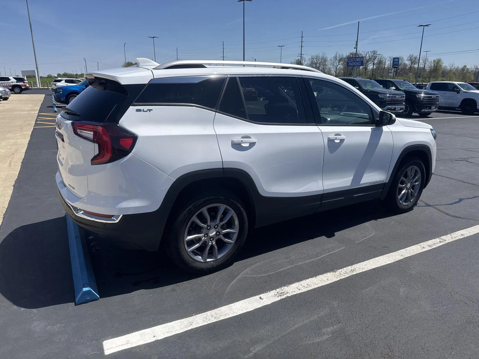 Used 2022 Summit White GMC SLT image 2