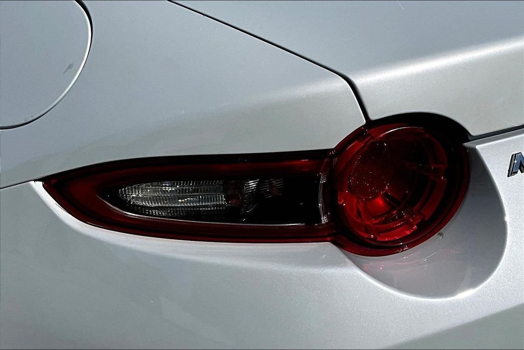 Used 2016 White Mazda Grand Touring image 18