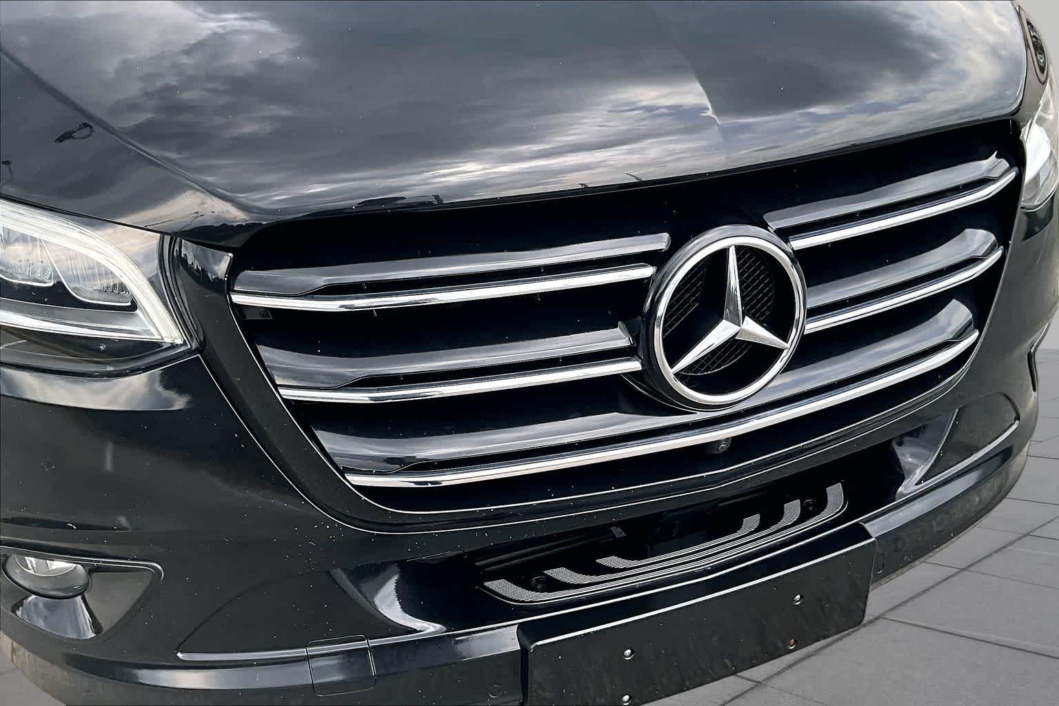 Used 2022 Obsidian Black Metallic Mercedes-Benz  image 32