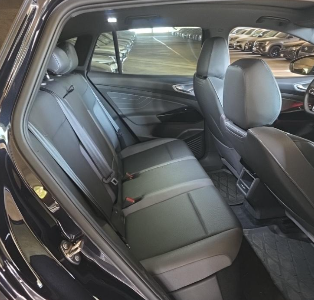 Used 2023 Black Volkswagen Pro S image 4
