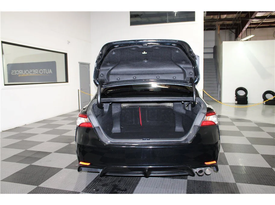 Used 2018 Black Toyota SE Sedan 4D image 19