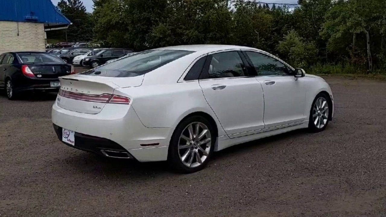 2016 Lincoln MKZ photo 2