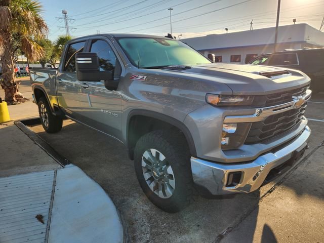 2025 Chevrolet Silverado HD LT 4WD Crew Cab Standard Box's photo