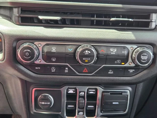 Used 2024 White Jeep Sport S image 19
