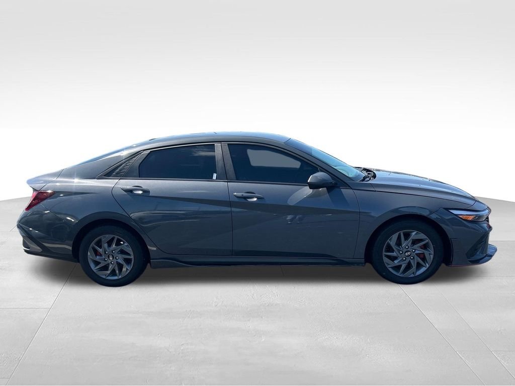 Used 2024 Gray Hyundai SEL image 6