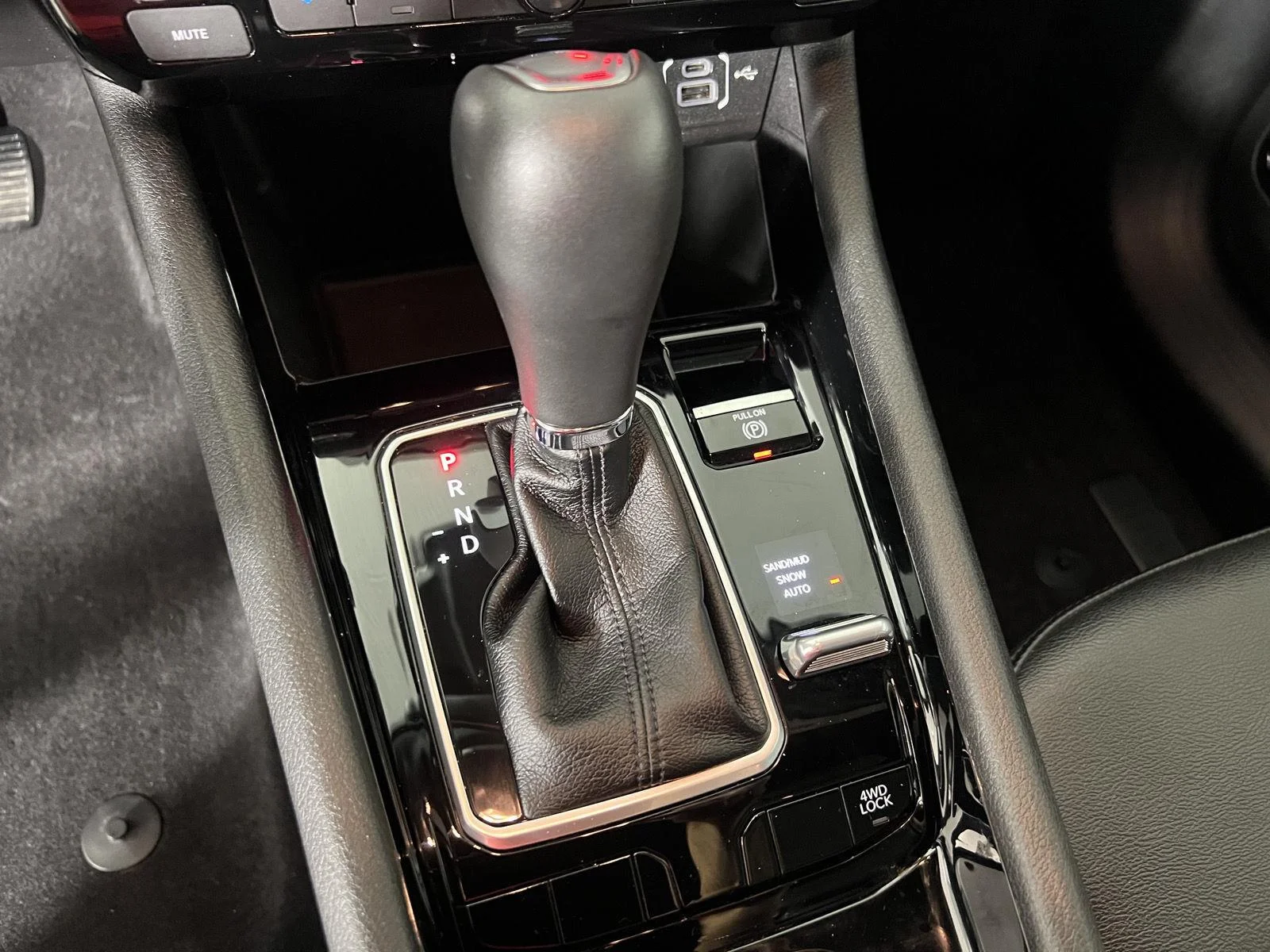 Used 2024 White Jeep Limited image 11