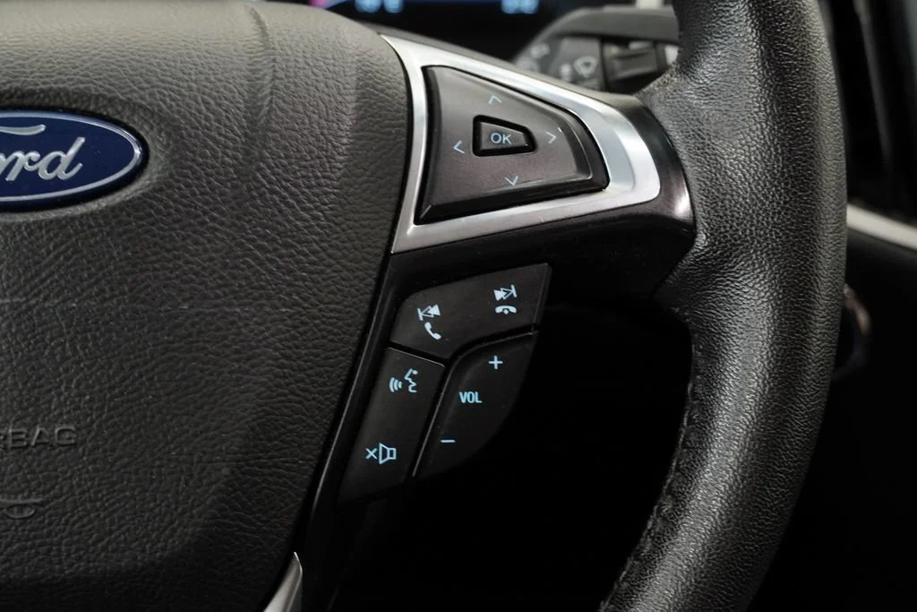 Used 2019 Gray Ford SEL image 21