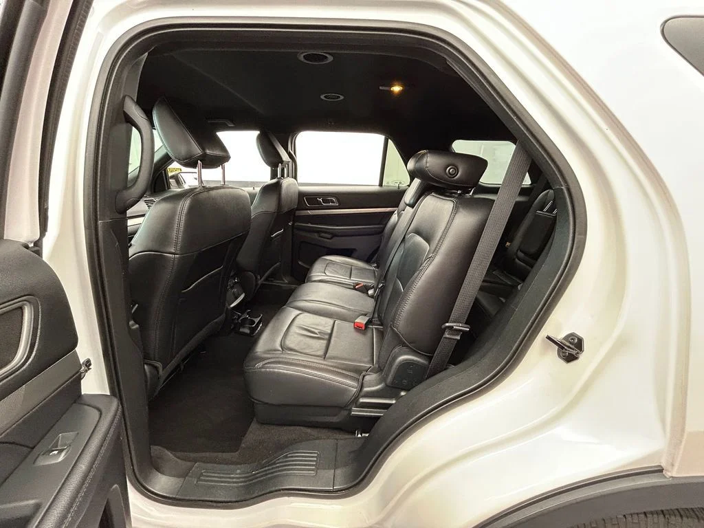 Used 2018 White Platinum Clearcoat Metallic Ford XLT image 31