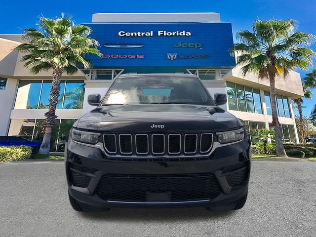 New 2026 Diamond Black Crystal Pearl-Coat Exterior Paint Jeep Laredo image 3