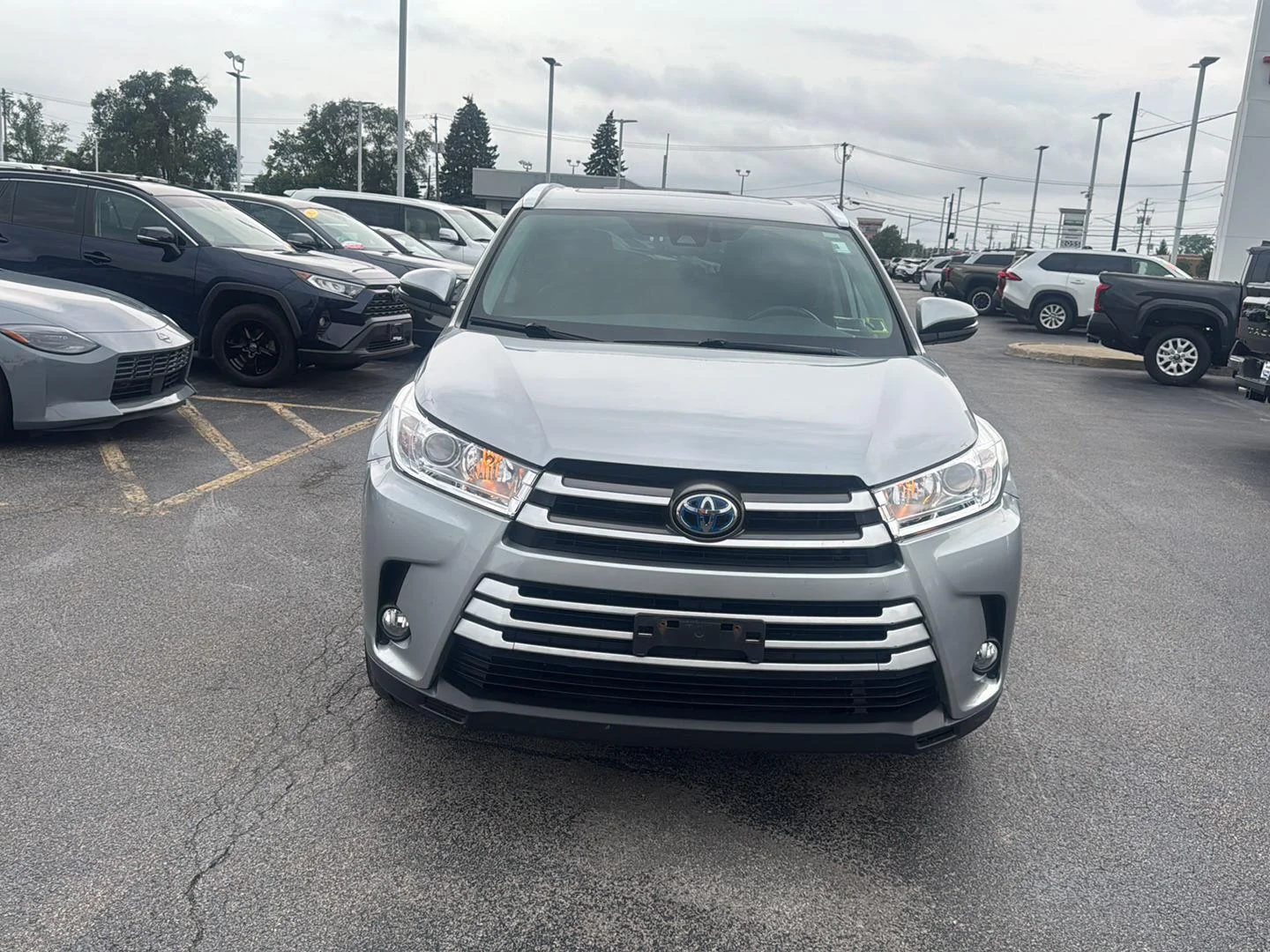 Used 2018 Celestial Silver Metallic Toyota XLE image 2