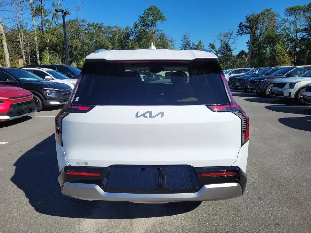 New 2026 Glacial White Pearl Kia Land AWD image 6
