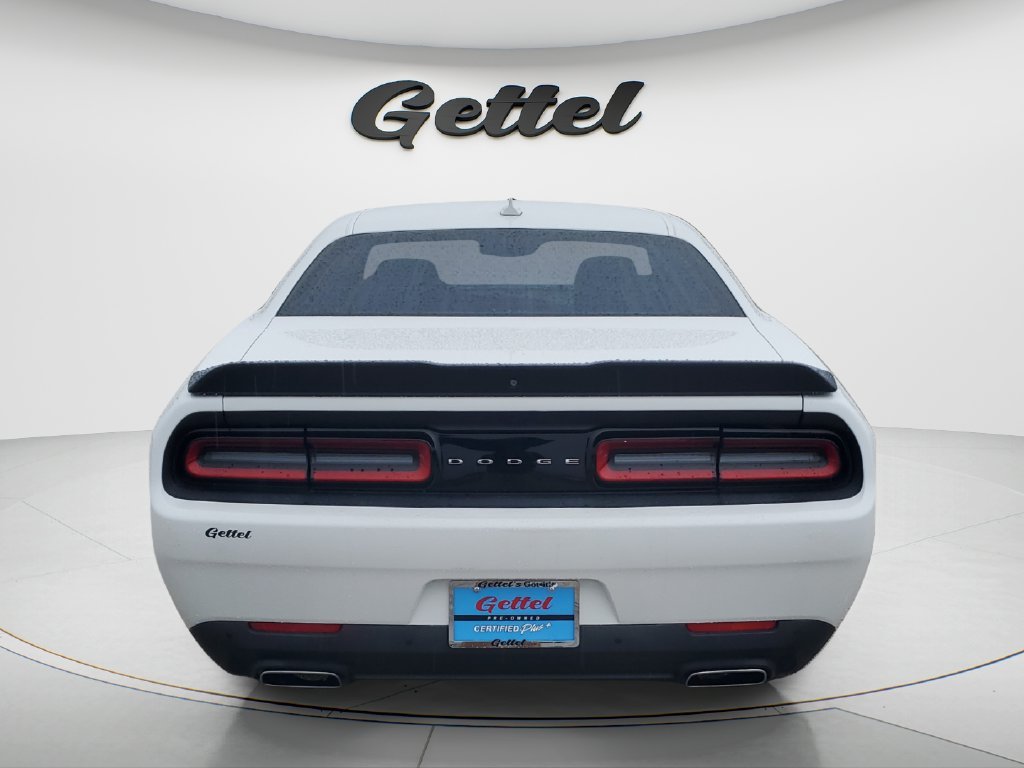 Used 2018 White Dodge SXT image 6