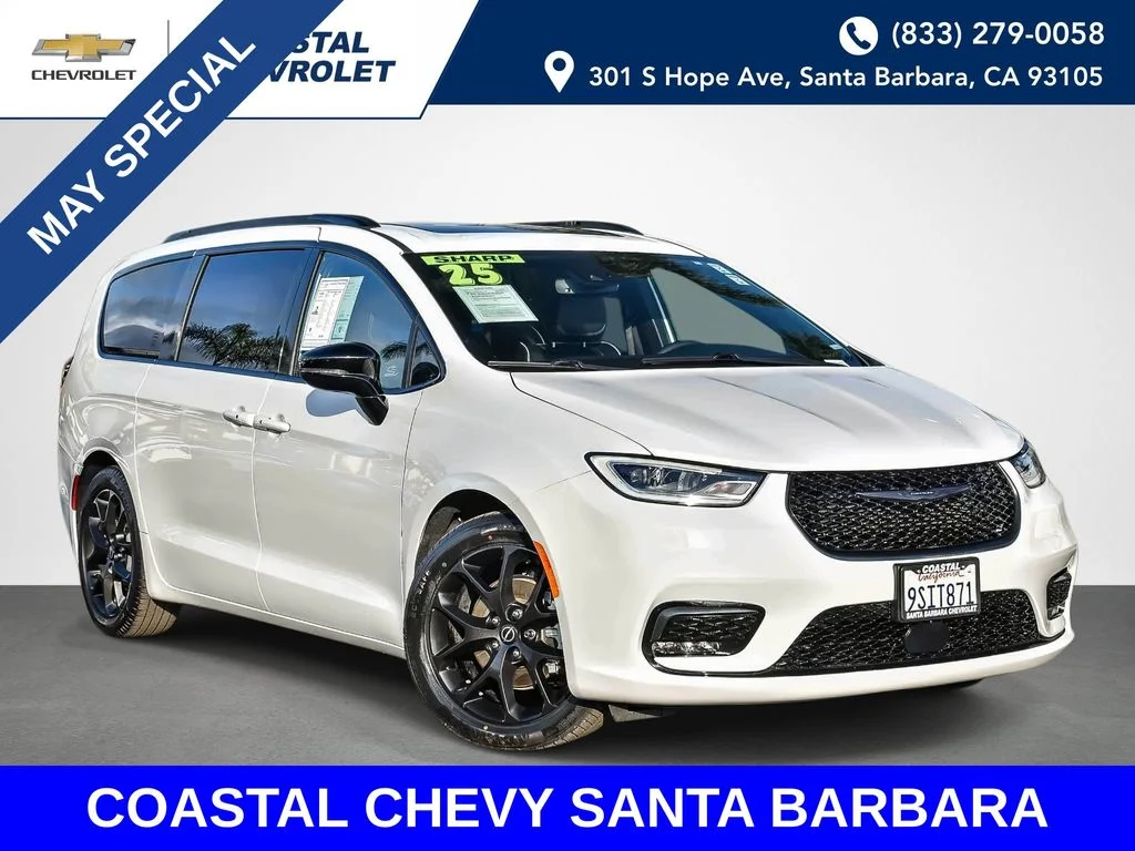 2025 Chrysler Pacifica Limited's photo