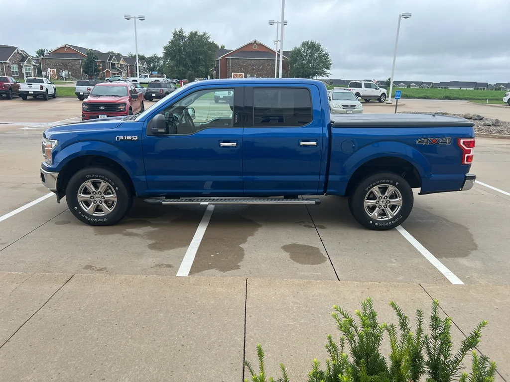Used 2018 Lightning Blue Ford XLT image 5