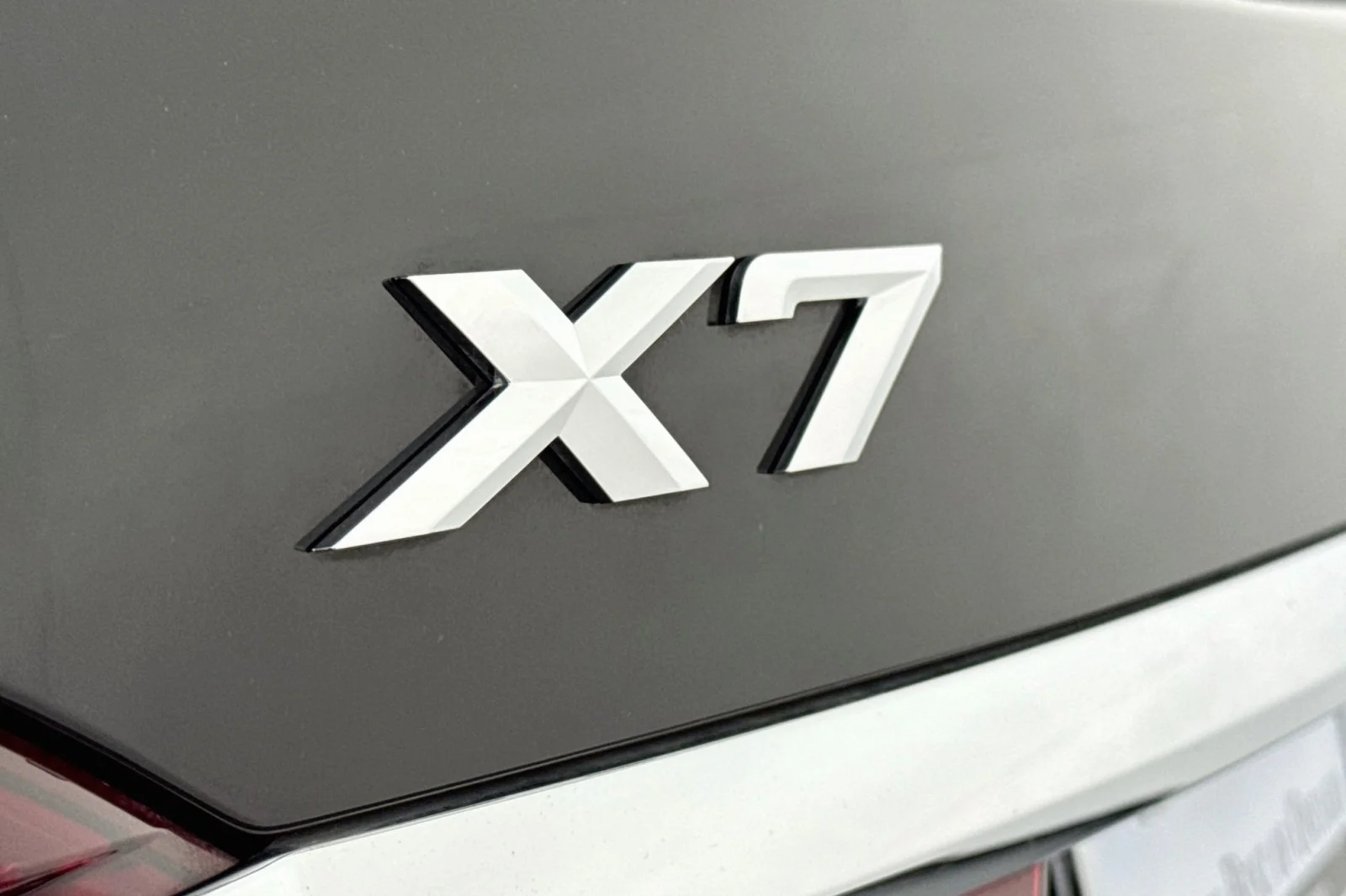 Used 2022 Jet Black BMW xDrive40i image 10