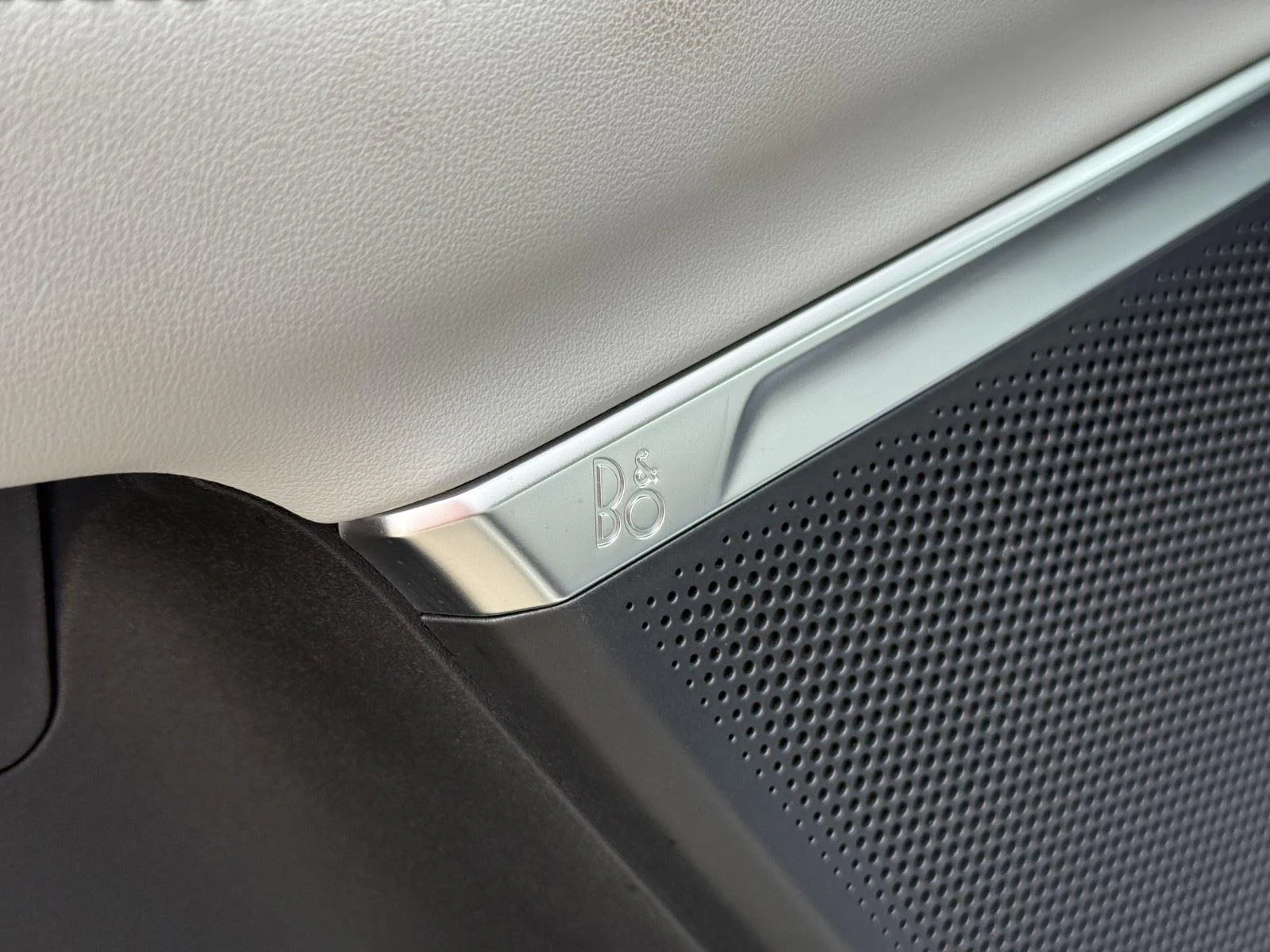 New 2026 Star White Metallic Tri-Coat Ford MAX Platinum® image 31