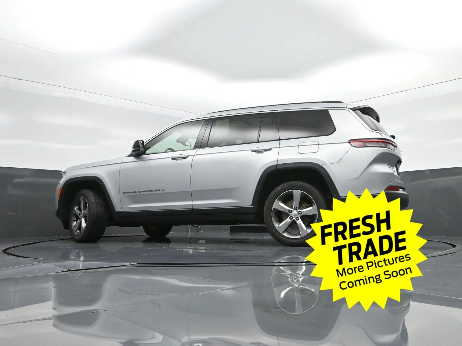 Used 2022 Silver Zynith Jeep Limited image 39