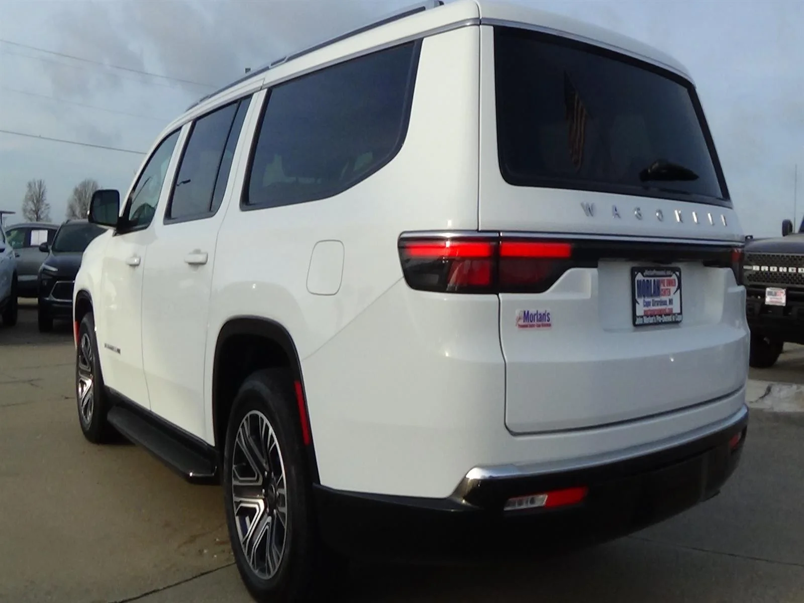 Certified Used 2025 Bright White Clear Coat Jeep Base image 8
