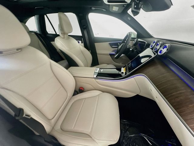 New 2027 Polar White Mercedes-Benz GLC 300 image 28
