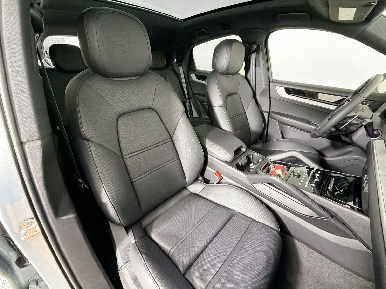 Certified Used 2025 Dolomite Silver Metallic Porsche Coupé image 28