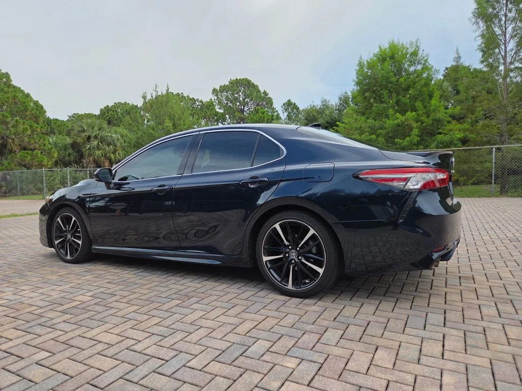 Used 2019 Blue Toyota XSE V6 image 9