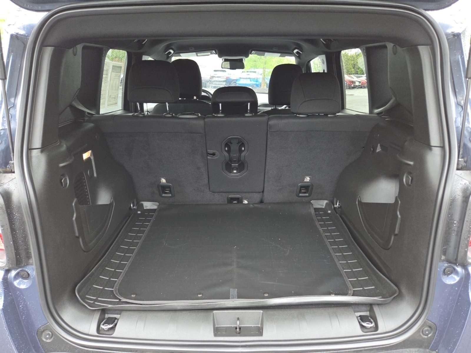 Used 2022 Slate Blue Jeep Altitude image 23