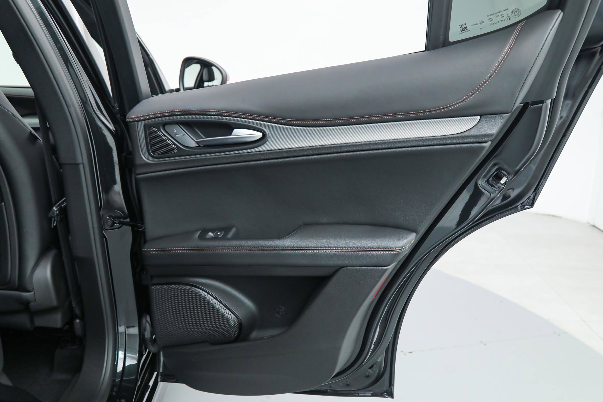 2025 Alfa Romeo Stelvio Intensa - Photo 12