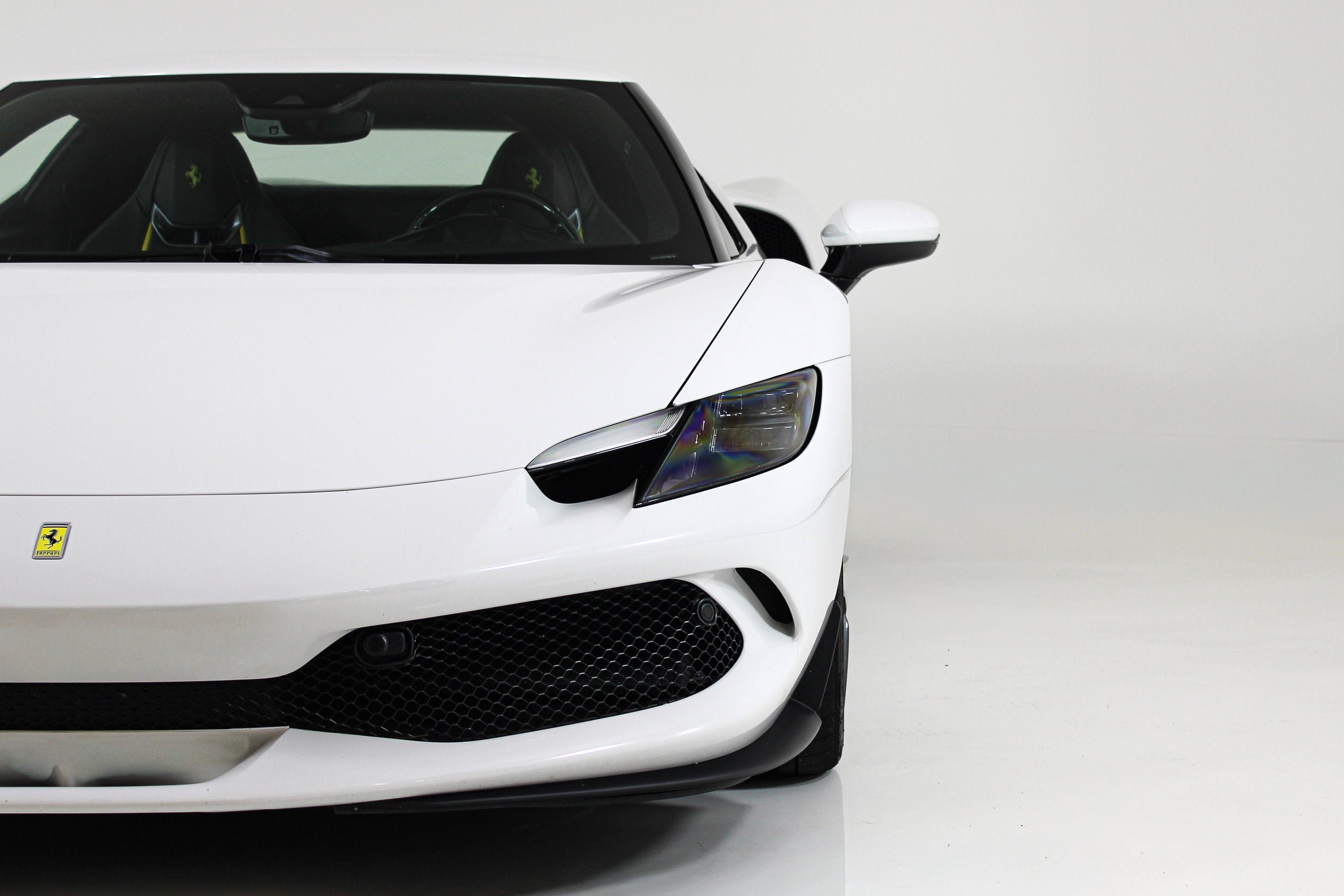 Used 2025 Bianco Cervino Ferrari  image 17