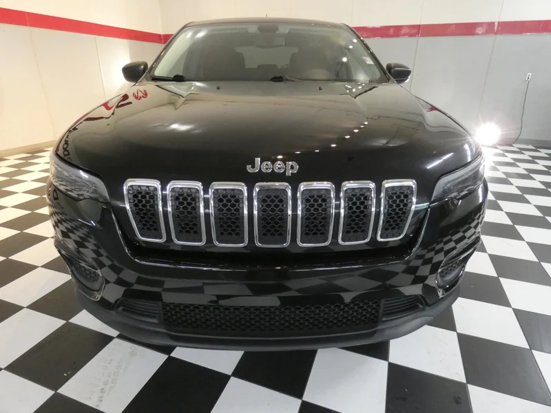 Used 2021 Jeep Cherokee Sport with VIN 1C4PJMAXXMD234109 for sale in Clinton, IL