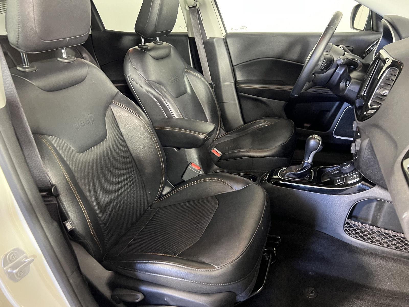 Used 2019 Pearl White Tri-Coat Jeep Limited image 25
