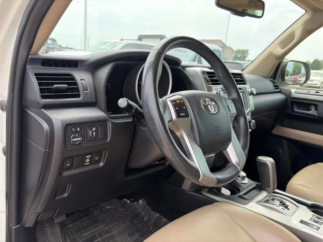 Used 2012  Toyota SR5 image 11
