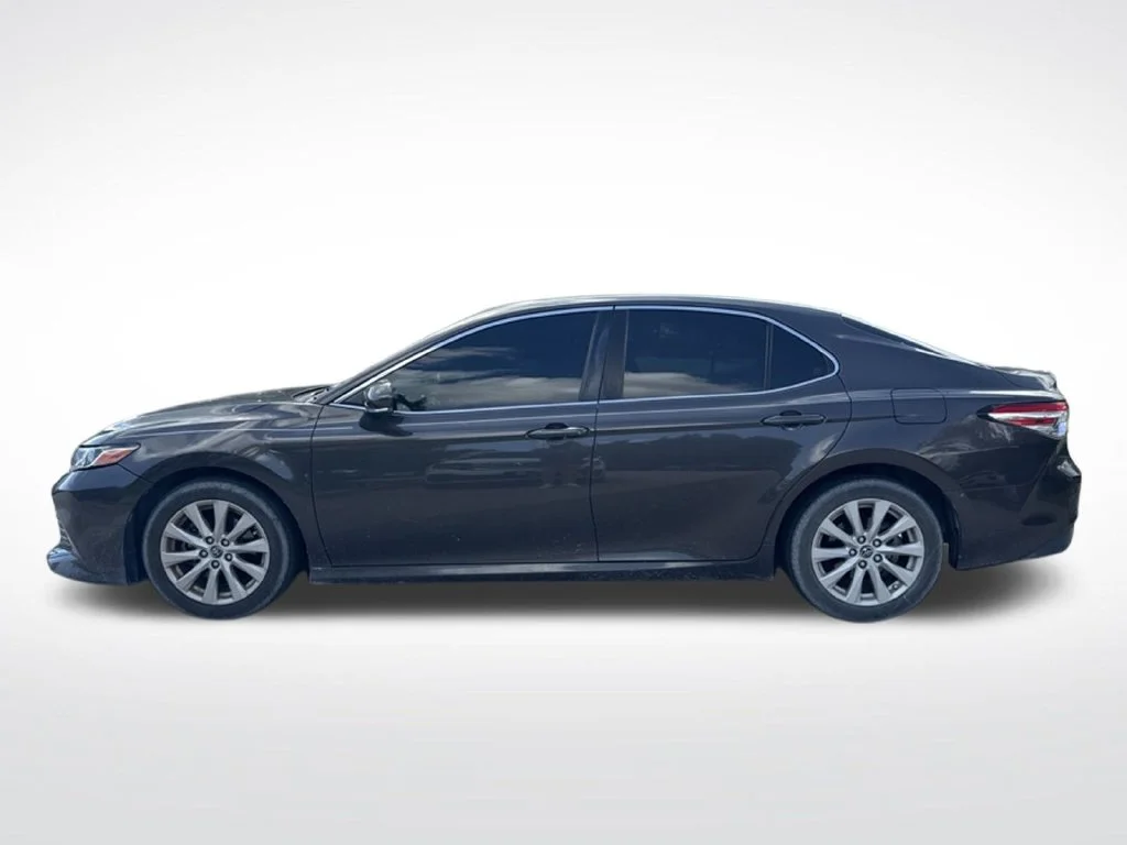 Used 2018 Gray Toyota LE image 8