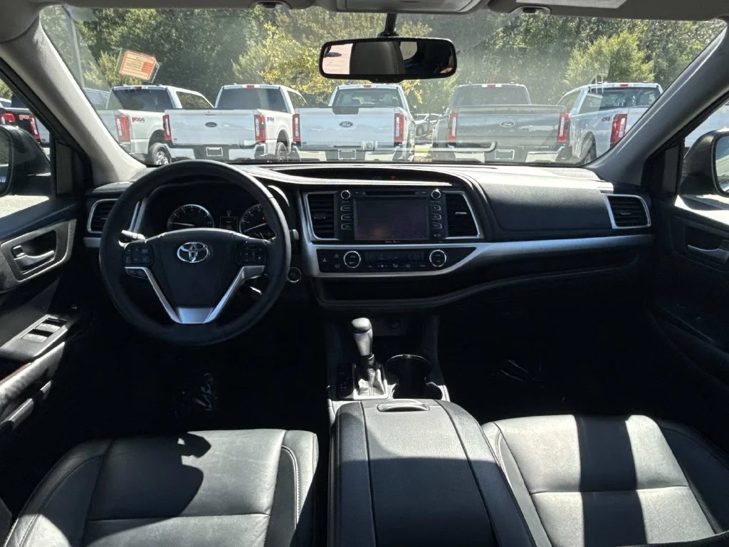 Used 2015 Black Toyota XLE V6 image 11